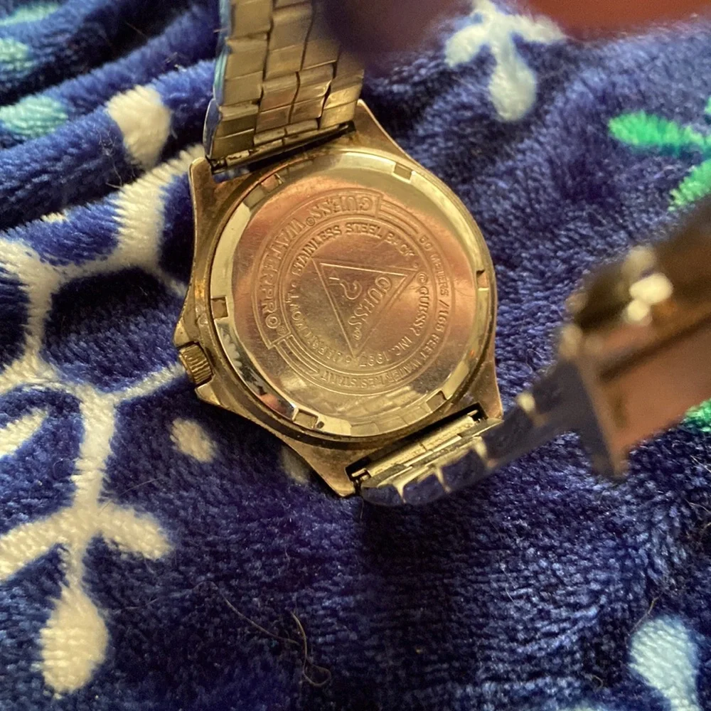 🤍 Men’s guess watch